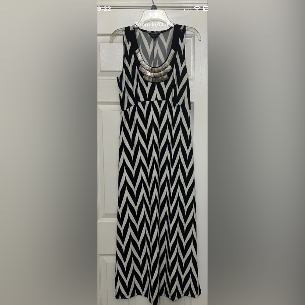 Slinky Brand Sleeveless Black & White Chevron Maxi Dress Size M.